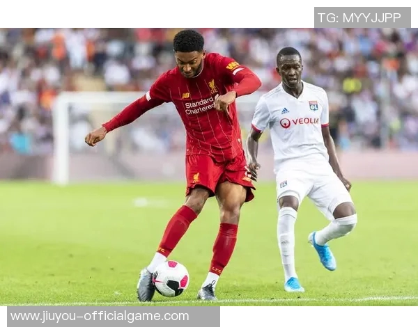 欧联杯精彩逆转利物浦战胜里昂引发全场狂欢的历史冷门瞬间